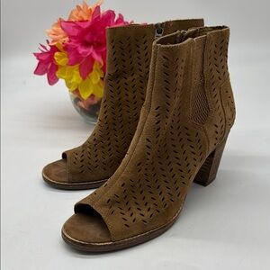 Toms Brown Heeled Boots with Chunky Heel and Woven Design Size 8 MCA7523K